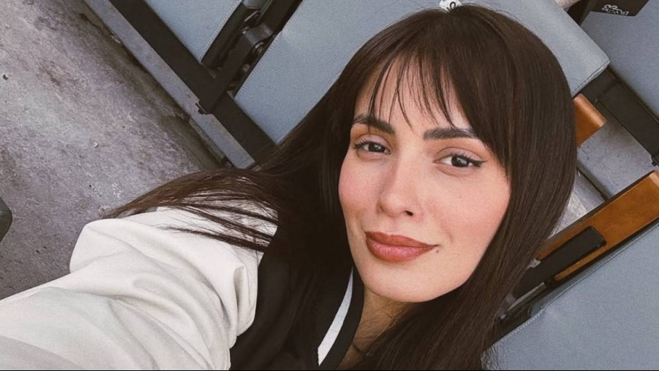 Combina jeans con botas y cartera Guess: La tendencia que Cony Capelli realzó con elegancia