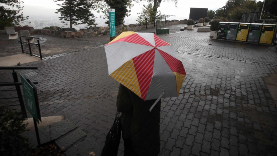 Regresa la lluvia a Santiago: Jaime Leyton adelanta precipitaciones para la próxima semana en Santiago