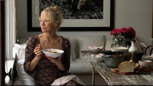 Un hijo con porte de Hollywood y con nuevo look: Así fue la reaparición de Pamela Anderson en la Met Gala