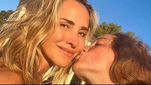 Los total looks en tonos tierra de Angélica Castro y Laura de la Fuente: ¡Vestidas y peinadas a juego!