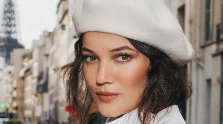 La estrella de Yargi emocionada hasta las lágrimas: La conmovedora postal de Pinar Deniz con su bebé en brazos