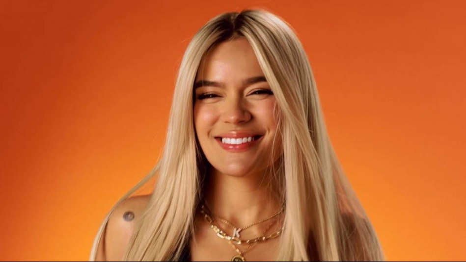 karol-g 'La versión más bonita de mí': Karol G se viste de blanco y presenta nuevo look con reflejos y flequillo