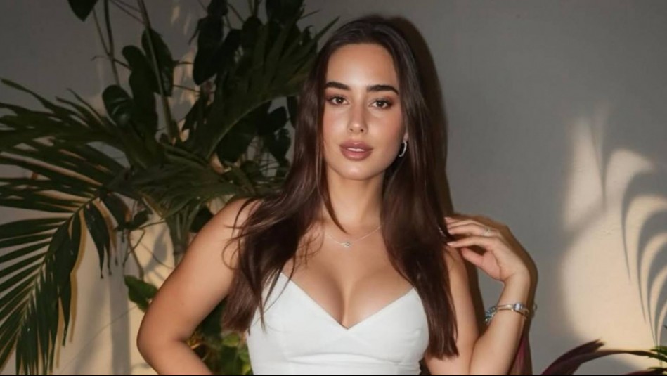 Melina Noto destaca su silueta de embarazada con un vestido nude y botas color camel