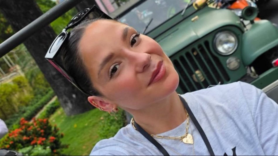 'Fotitos para ustedes': El vestido blanco y negro de Kel Calderón durante su travesía por un río de Vietnam