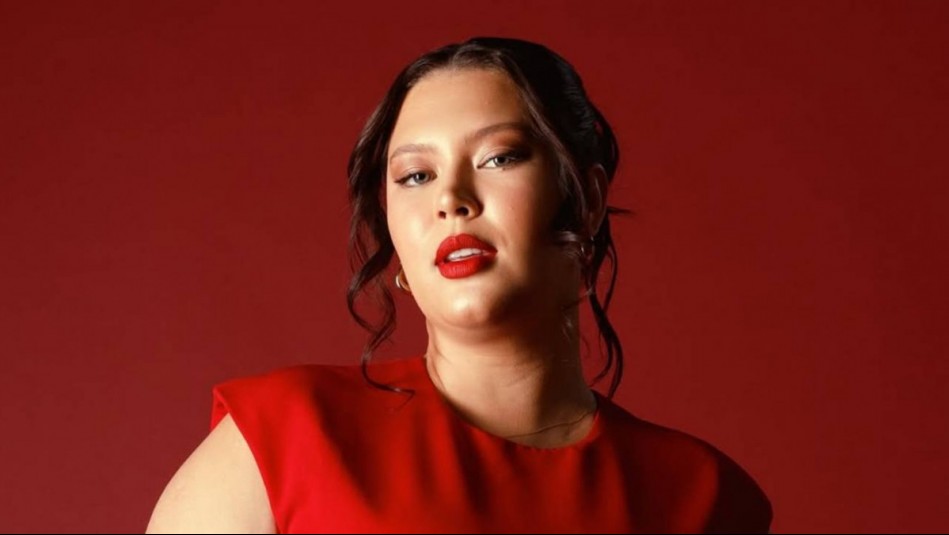 Deportivo y chic: Michelle Carvalho fusiona estilos para un sofisticado look total black