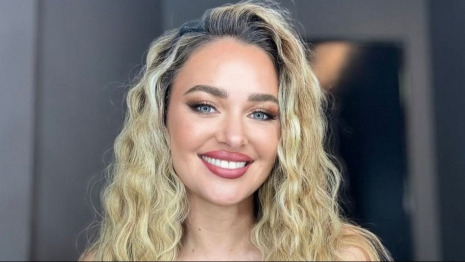 Daniela Nicolás demuestra su audaz sentido del humor al presentar a su hermano Carlos de una forma peculiar