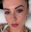 Burcu Ozberk, actriz de Trampa de Amor, comenzó a ser consultada sobre un supuesto embarazo tras una reciente publicación en Instagram