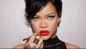 La peculiar y millonaria cartera Fendi de Rihanna que se vendió como "pan caliente": Este es su precio