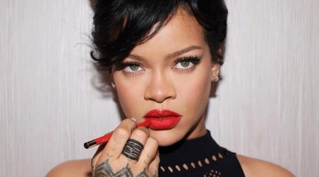 La peculiar y millonaria cartera Fendi de Rihanna que se vendió como "pan caliente": Este es su precio