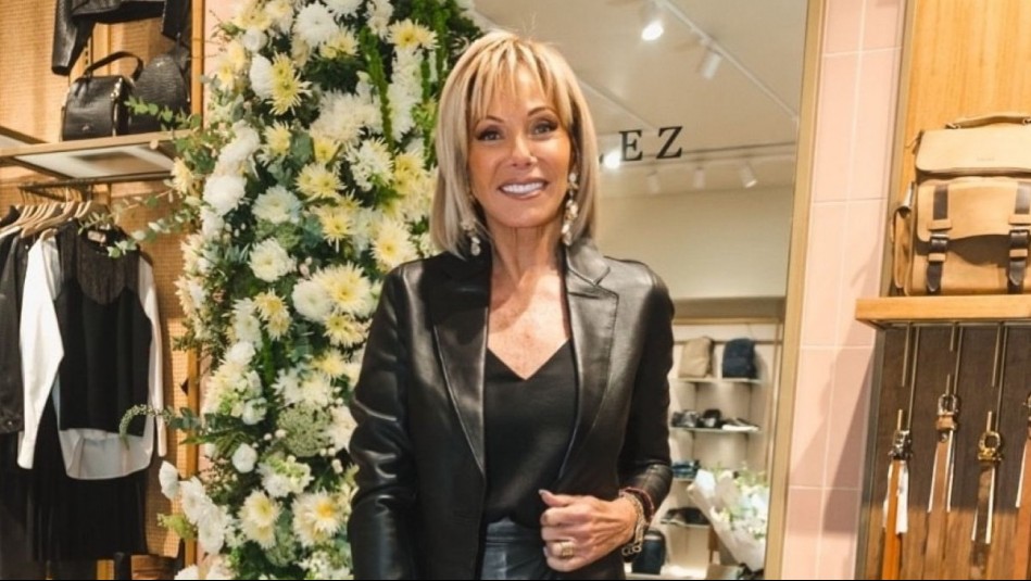 Raquel Argandoña vuelve a las faldas metalizadas con flecos: Esta vez triunfa el plateado