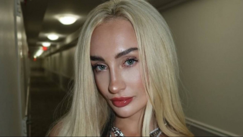 Fran Maira luce con especial coquetería el estilo 'pijama glam': Tacones de plumas y joyas con brillantes