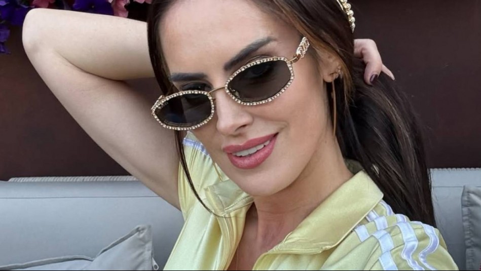 Look otoñal: Adriana Barrientos derrocha lujo y comodidad en un paseo con su perrita