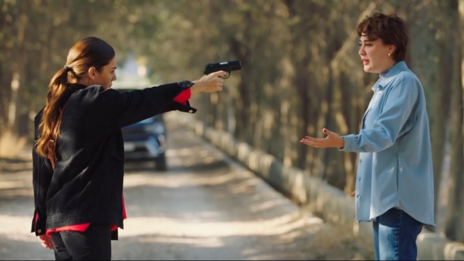 Avance extendido de Corazón Herido: Ayse apuntará con un arma a Hande por la pérdida de su hijo