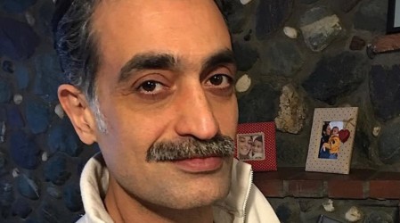 Con uniforme escolar y expresión tímida: Así lucía de niño Kazim de Seyrán y Ferit