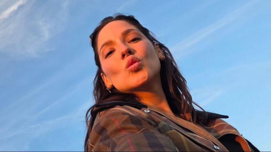 La osada combinación de Kel Calderón: Seda y ganchillo para un look business casual