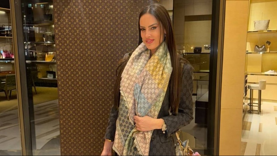 Transforma un look básico con 5 accesorios de lujo: Así lo hace Adriana Barrientos al salir de compras
