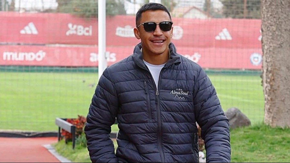 Alexis Sánchez no toma riesgos con sus outfits y triunfa con un look deportivo clásico