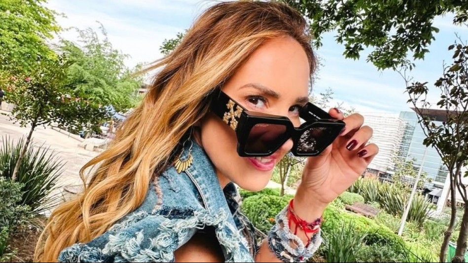 Vestido azul rey con amplio escote en la espalda: Así se presentó Angélica Castro en la televisión española