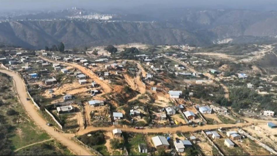 ¿Por qué la toma de Quilpué en terrenos de la familia Correa no ha sido desalojada pese a orden judicial?