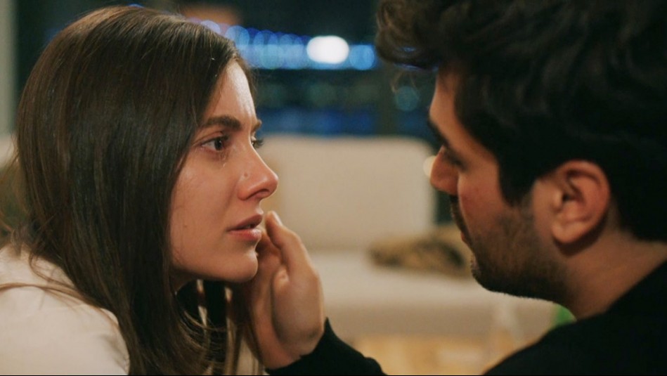 Suna y Ferit traicionan a su parejas y se besan apasionadamente en Seyrán y Ferit