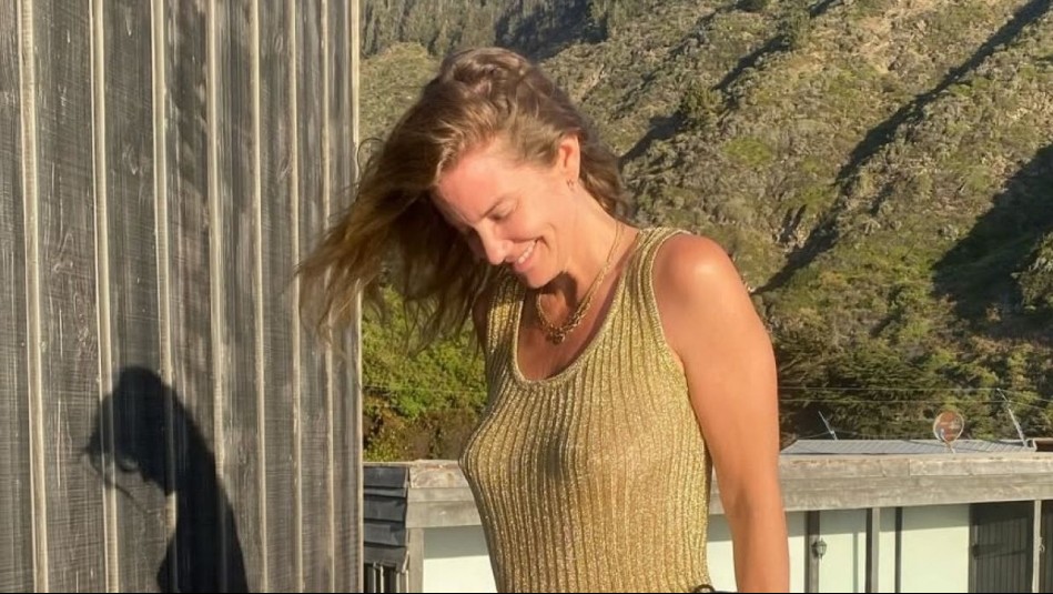 Los blazers son el must de la temporada: Javiera Acevedo lo combina con un pantalón estampado