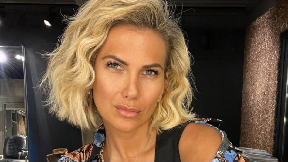 Brillante y glamorosa: María Alberó deslumbra con un look inspirado en los años 20 en fiesta temática