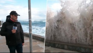 Intensas marejadas en Algarrobo: Ola casi sorprende a periodista durante despacho en vivo