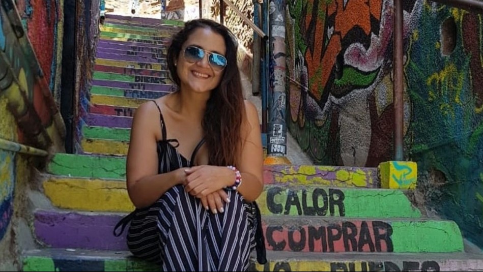 Especial para el frío: Pame Leiva elige un atuendo con aires ochenteros para una escapada a la montaña