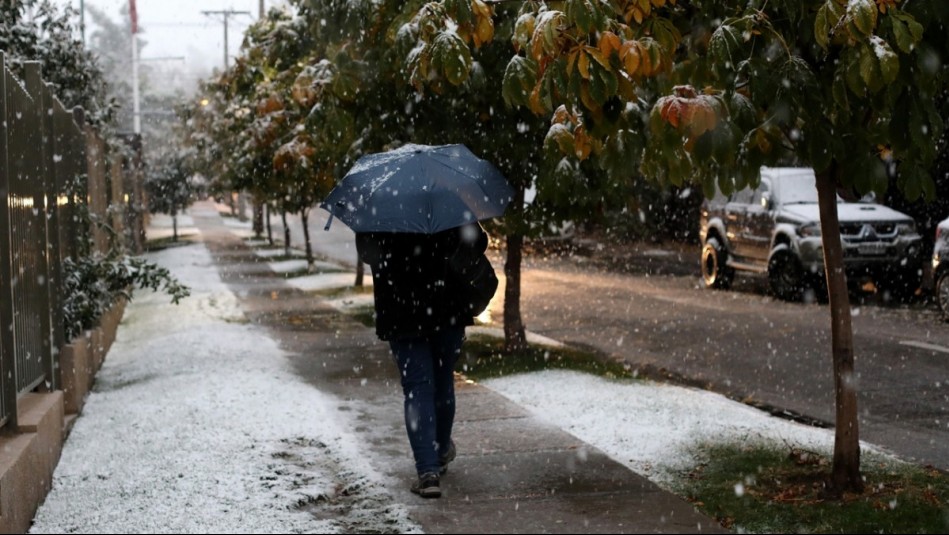 Anuncian probabilidad de aguanieve para Santiago: En estos sectores de la capital podría caer