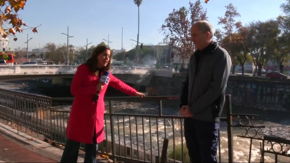 Tras caída de hombre no vidente por falta de baranda: Los riesgos que se viven en el lecho del río Mapocho