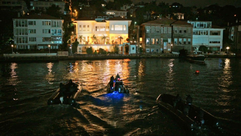 Avance extendido de Seyrán y Ferit: La mansión Korhan estará bajo asedio