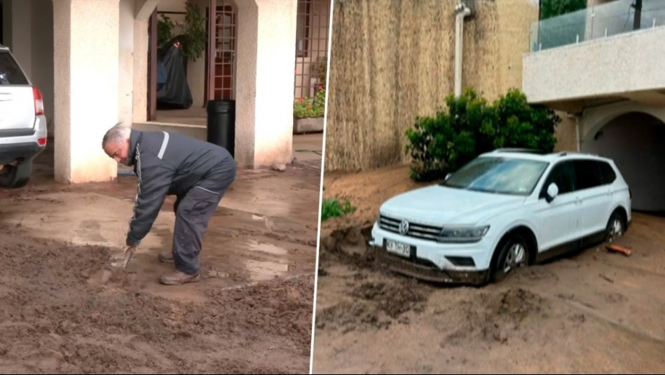 Deslizamiento de tierra cayó sobre estacionamiento en sector de Cochoa: Auto fue sacado con palas y grúa