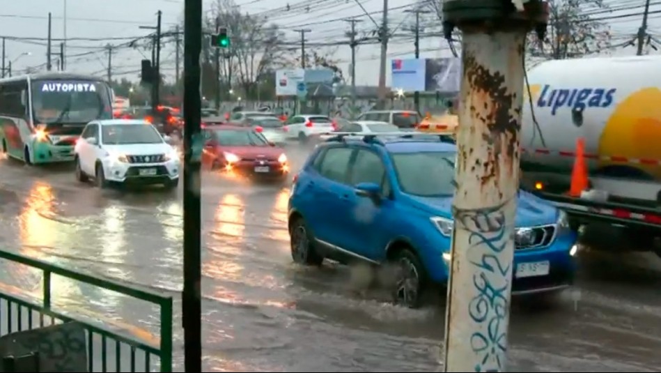 Intensas precipitaciones en Santiago: ¿Hasta qué hora lloverá en la Región Metropolitana?