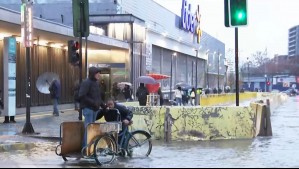 Inundaciones, calles anegadas y semáforos apagados: Consecuencias de las intensas lluvias en Santiago