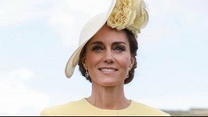 Kate Middleton eleva con perlas y fino encaje un conjunto blanco de 570 dólares