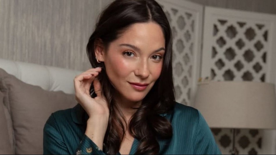 Comodidad y elegancia en un mismo outfit: El conjunto burgundy de Kel Calderón