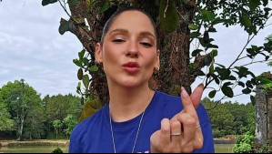 Kel Calderón conquista el verano europeo con bermudas denim: Impone esta prenda desde el museo Balenciaga