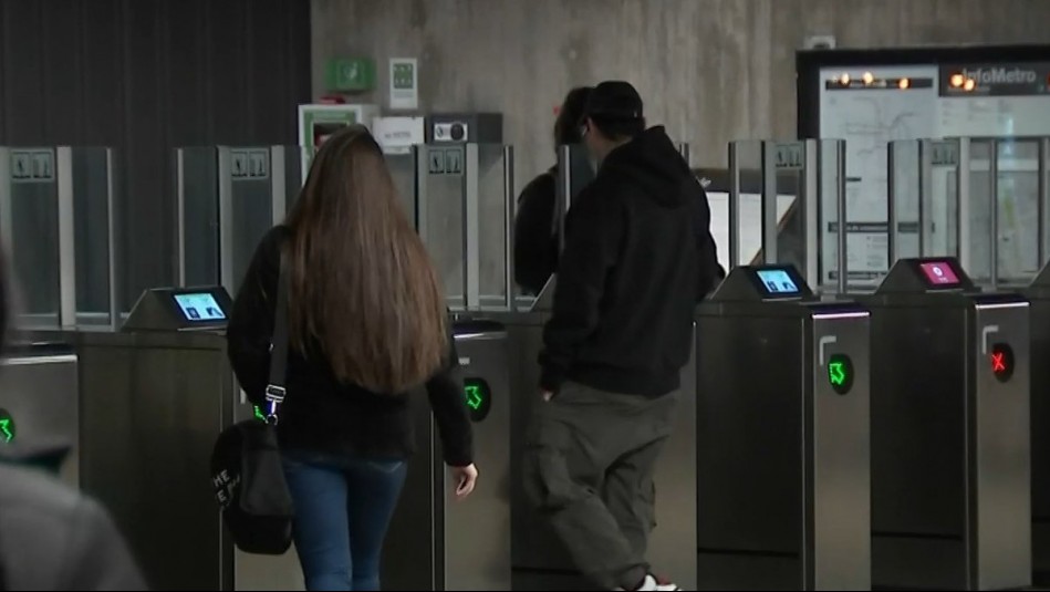 Metro de Santiago anuncia nueva tarjeta MetroPago: Funcionará para el transporte público y también el comercio