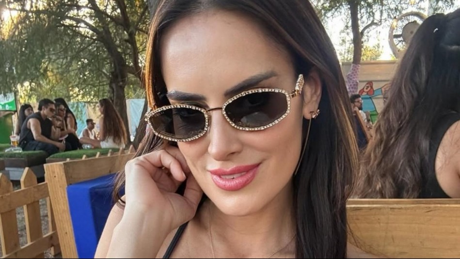 'Voy a tener matorrales de pelo': Adriana Barrientos se somete a un innovador tratamiento con casco LED