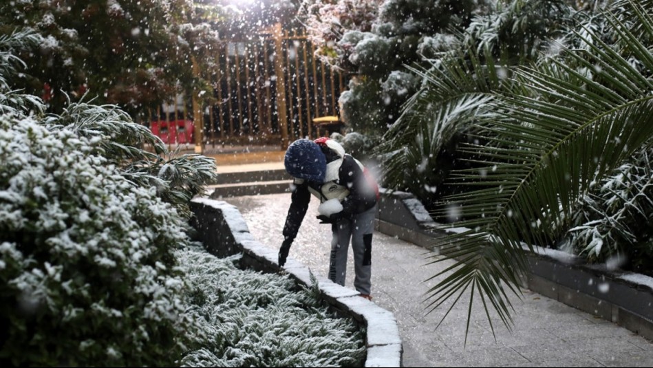 No solo lluvia: Estos sectores de la RM podrían recibir nieve tras la llegada de nuevo sistema frontal