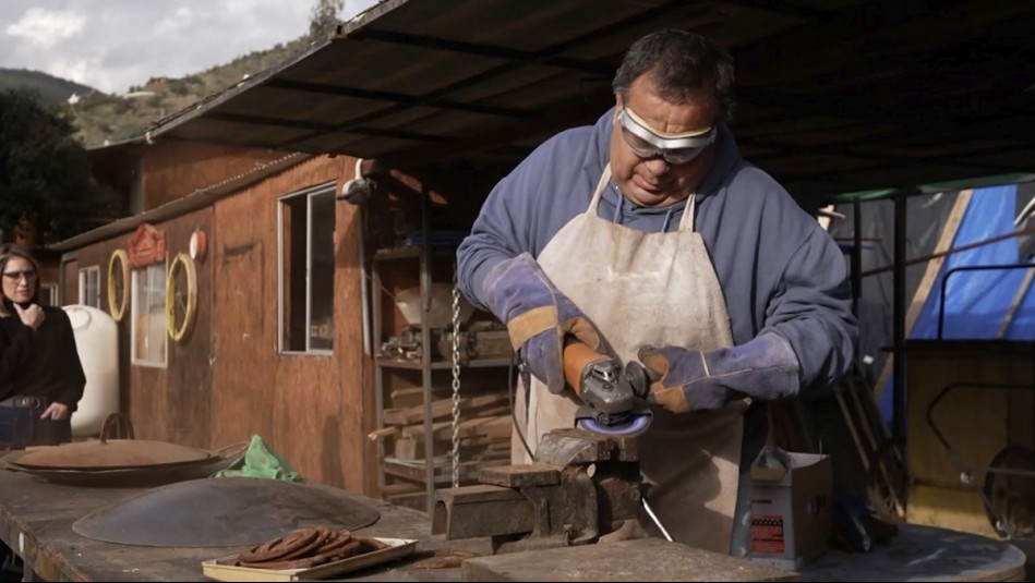 ¿Por qué ahora está soldando discos?: Así es la nueva vida de Dino Gordillo viviendo fuera de Santiago