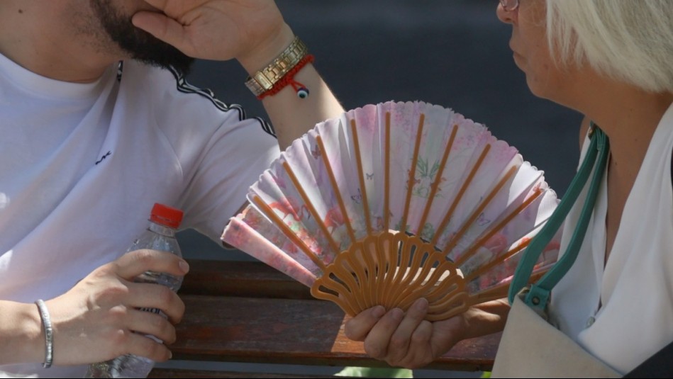 ¿Producto del 'Verano de San Juan'? El fenómeno que provoca inusual ola de calor invernal en Santiago
