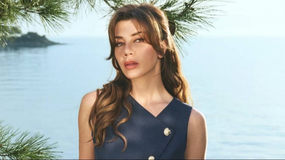 Recordada protagonista de Secretos del Matrimonio se funde en la energía de un look total red