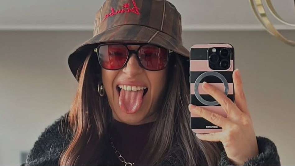 Los multifacéticos looks de Karla Melo: Se luce con chaqueta bomber universitaria