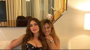"De Colombia para el mundo": El estilo urbano de Sofía Vergara y Karol G con jeans, plataformas y tops
