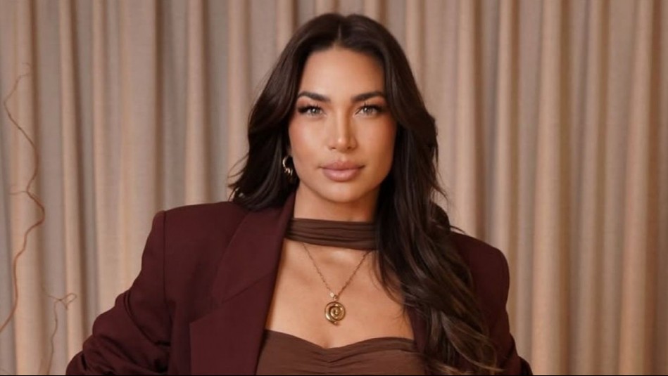 Así de inspirador es el minivestido de Lisandra Silva: Bordado con flores de pedrería