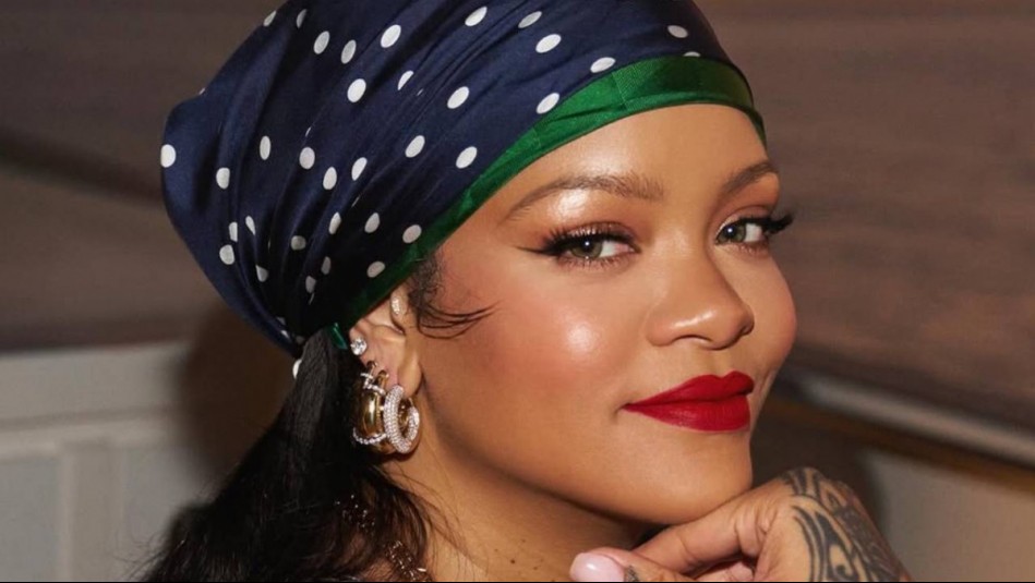 Rihanna cautiva con un look casual premamá de prendas básicas: Se relaja en París con jeans baggy