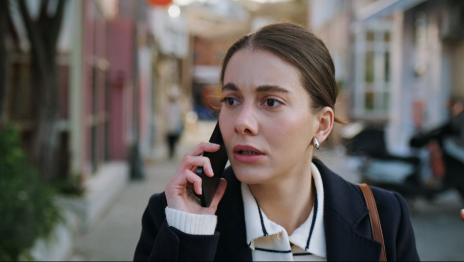 ¿Planea enloquecerla? Karam comienza a perseguir a Suna dondequiera que vaya en Seyrán y Ferit