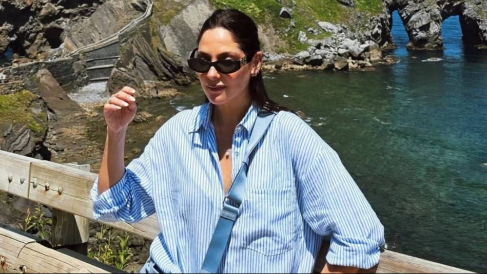 El lino destaca en las vacaciones estivales de Kel Calderón: Así luce un vestido largo camisero