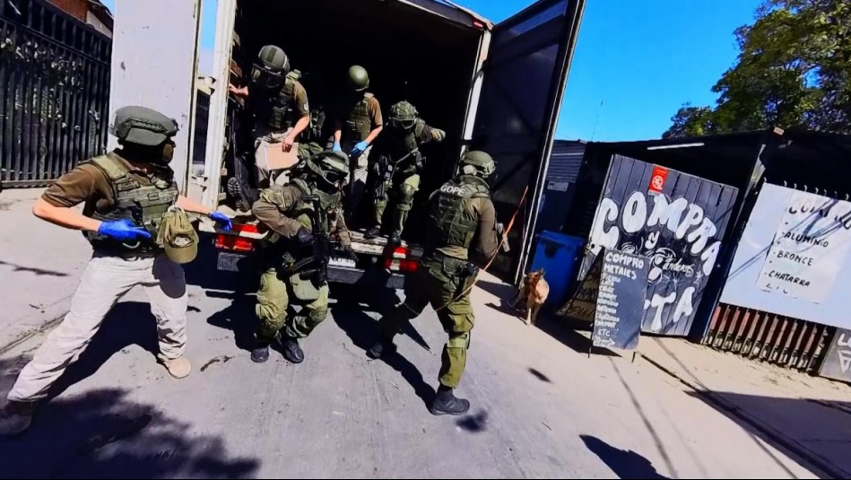 Carabineros realiza enorme operativo para desbaratar centros de operación narco en la población El Castillo